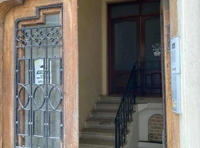 Rustic Next To * קונסטנצה