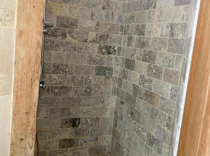 Rustic Next To דירה