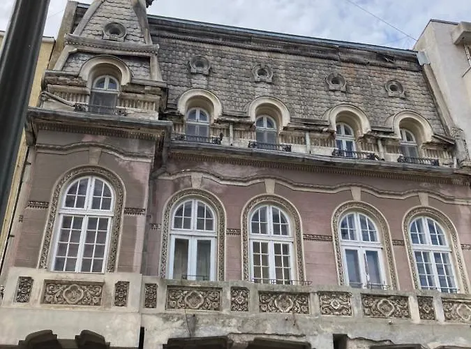 Rustic Next To דירה